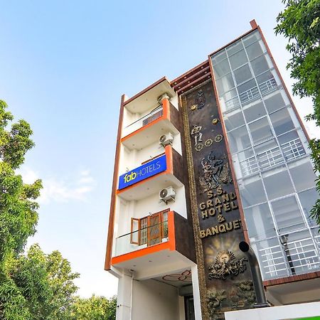Fabexpress Ss Grand Hotel Banthra Sikandarpur Exterior foto